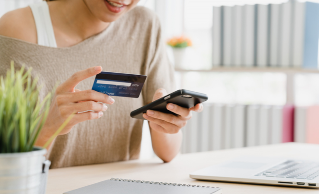 vay tiền qua hạn mức bằng thẻ tín dụng